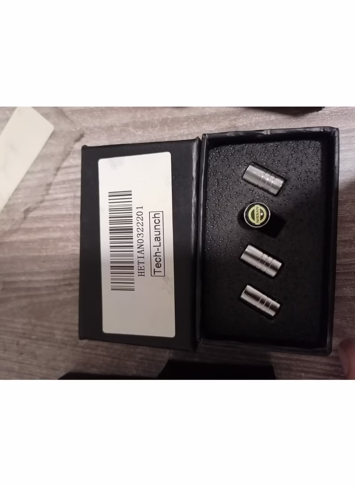 7600f969-91f9-485b-9fcc-8f3ab90fa5d9 اغطية ببراغي لصمام هواء عجلات السيارات مصنوعة من الكروم مقاومه للغبار مجموعة من 4 قطع لون فضي لسيارة نيسان - الصورة 1