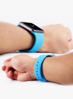 ⁦سوار بديل من المطاط السيليكوني مع موصلات محورية لساعة Apple Watch مقاس 42 مم⁩ - الصورة ⁦3⁩