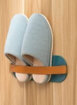 ⁦رف أحذية مثبت على الحائط في الحمام⁩ - الصورة ⁦2⁩