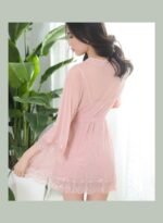 ⁦فستان نوم مزين بالدانتيل⁩ - الصورة ⁦3⁩