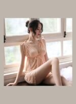 ⁦قميص نوم مكشوف الظهر ومزين بتفاصيل من الدانتيل⁩ - الصورة ⁦5⁩