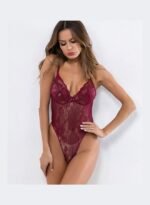 ملابس داخلية مشدّة بتفاصيل من الدانتيل المجمع