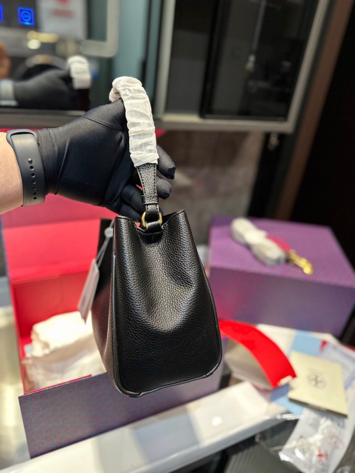 ⁦حقيبة دلو من توري بيرش⁩ - الصورة ⁦5⁩