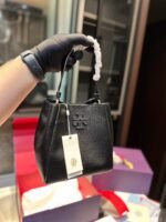 ⁦حقيبة دلو من توري بيرش⁩ - الصورة ⁦4⁩