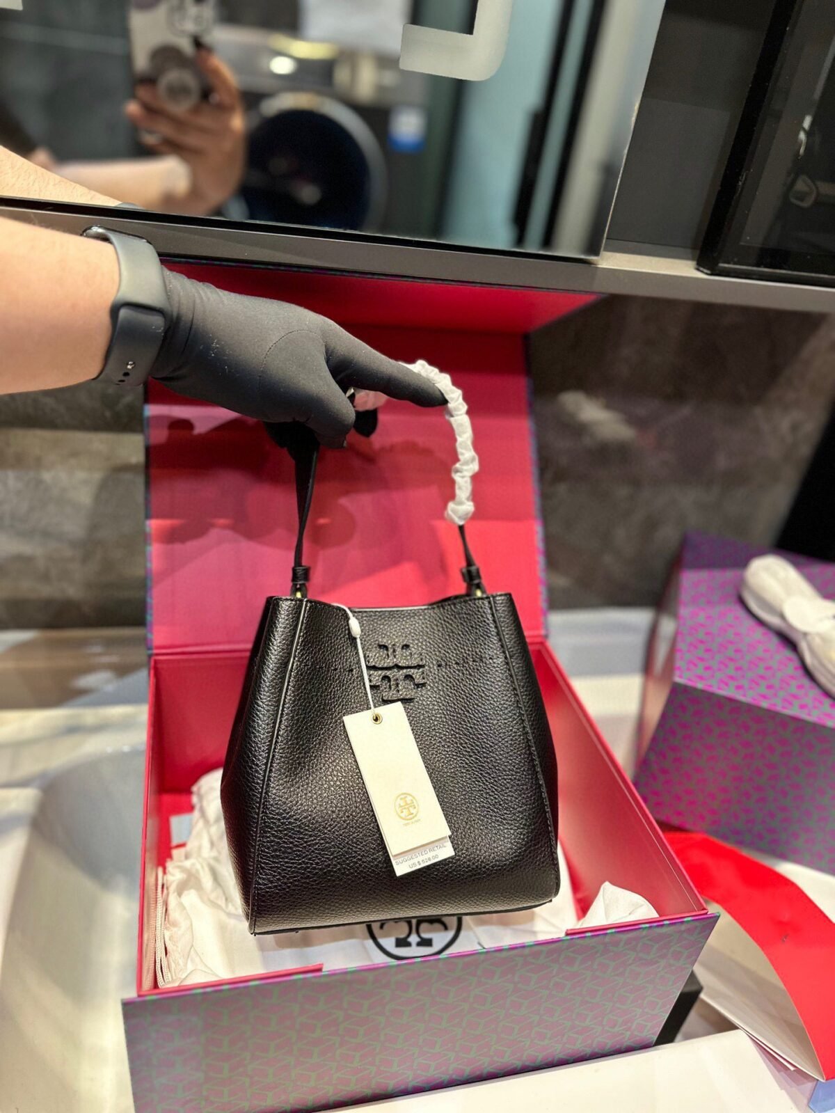 ⁦حقيبة دلو من توري بيرش⁩ - الصورة ⁦2⁩