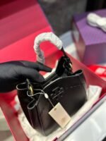 ⁦حقيبة دلو من توري بيرش⁩ - الصورة ⁦6⁩