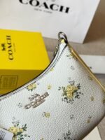 ⁦حقيبة كوتش تيري⁩ - الصورة ⁦3⁩