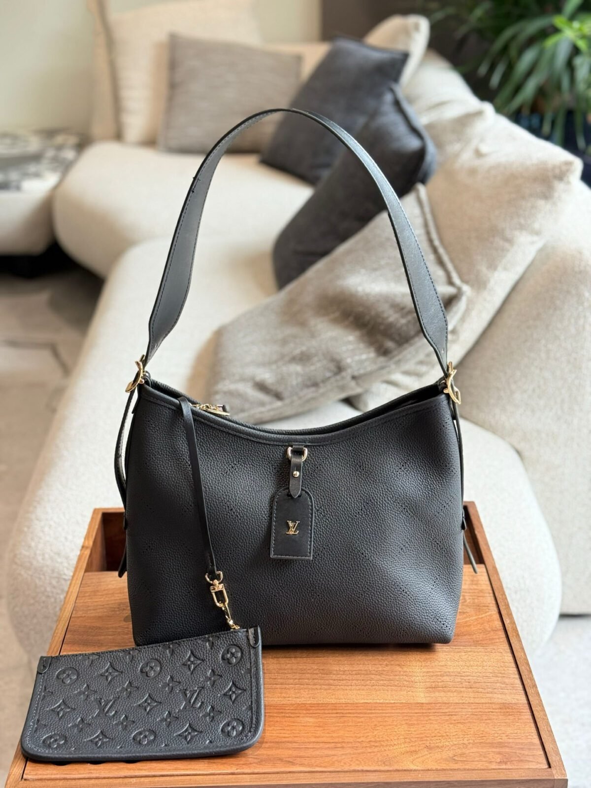 ⁦حقيبة لويس فيتون كاري أول⁩ - الصورة ⁦1⁩