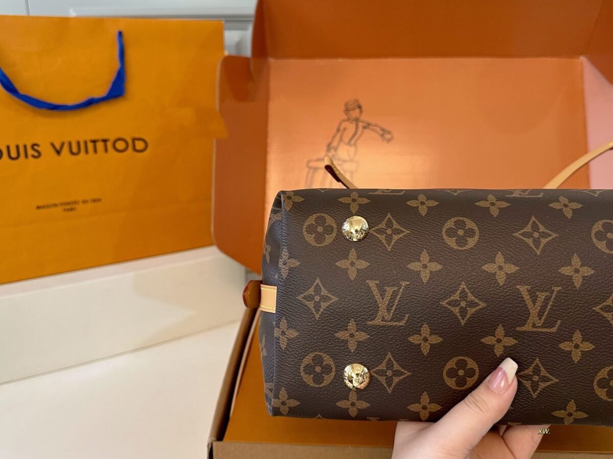 ⁦حقيبة تسوق جديدة من لويس فويتون⁩ - الصورة ⁦5⁩