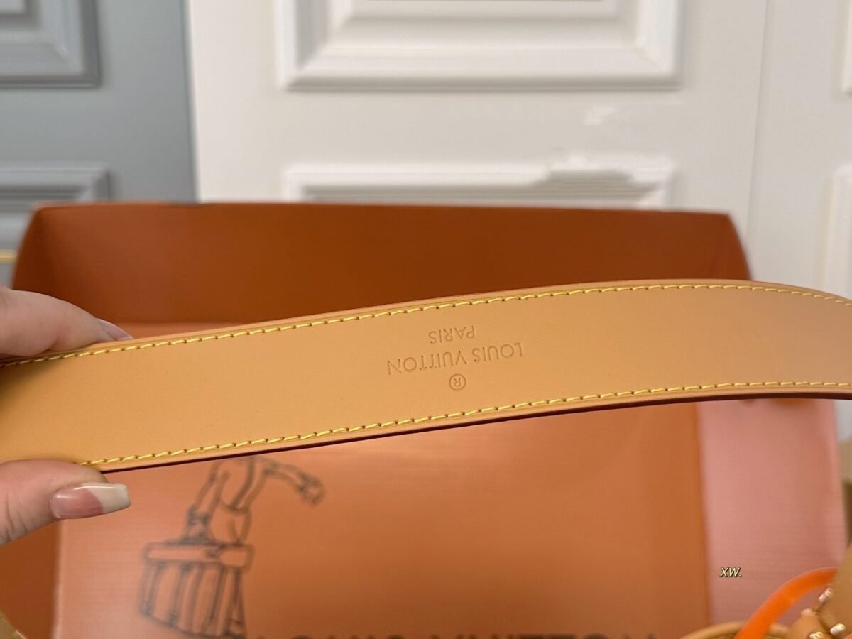 ⁦حقيبة تسوق جديدة من لويس فويتون⁩ - الصورة ⁦8⁩