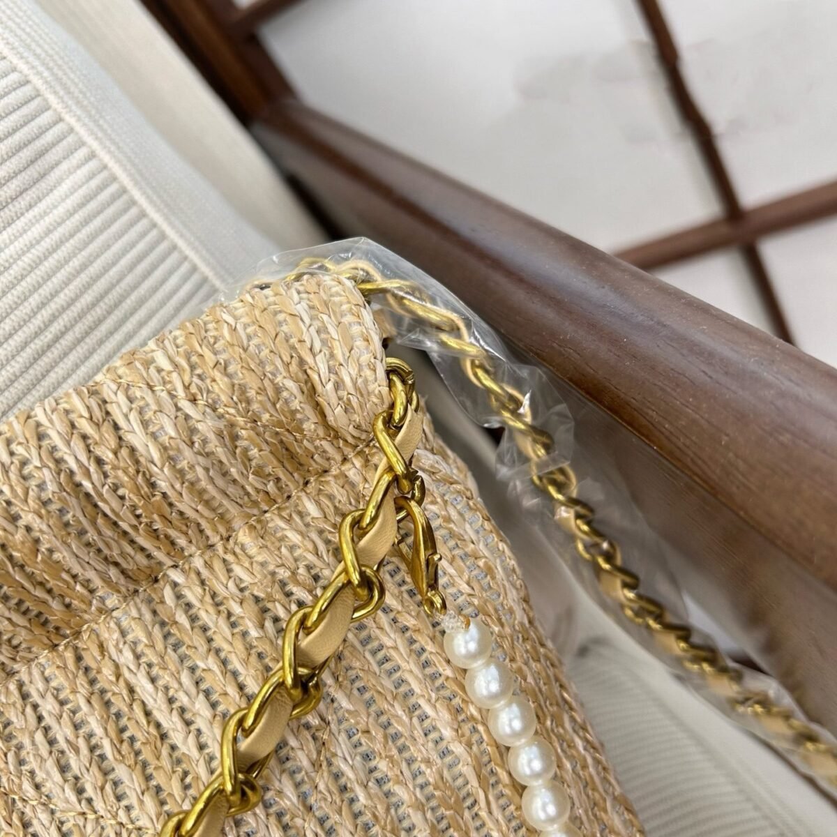 ⁦حقيبة شانيل المنسوجة باللؤلؤ⁩ - الصورة ⁦9⁩
