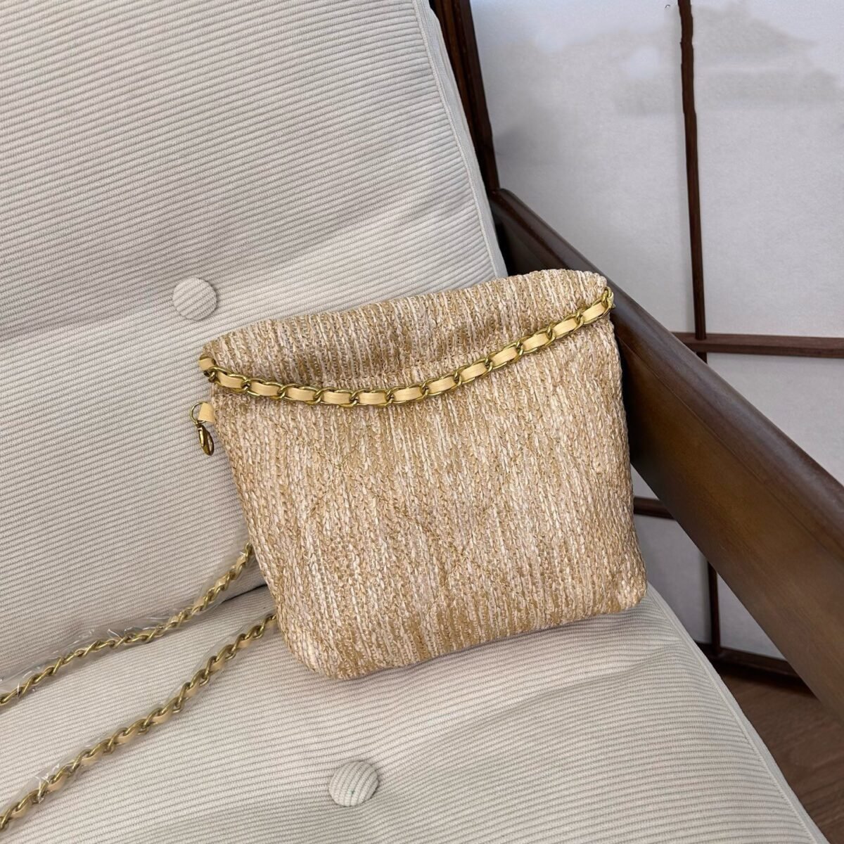 ⁦حقيبة شانيل المنسوجة باللؤلؤ⁩ - الصورة ⁦8⁩