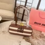 حقيبة ميوميو القماشية المخططة