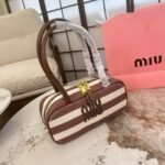 ⁦حقيبة ميوميو القماشية المخططة⁩ - الصورة ⁦2⁩