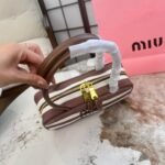 ⁦حقيبة ميوميو القماشية المخططة⁩ - الصورة ⁦3⁩