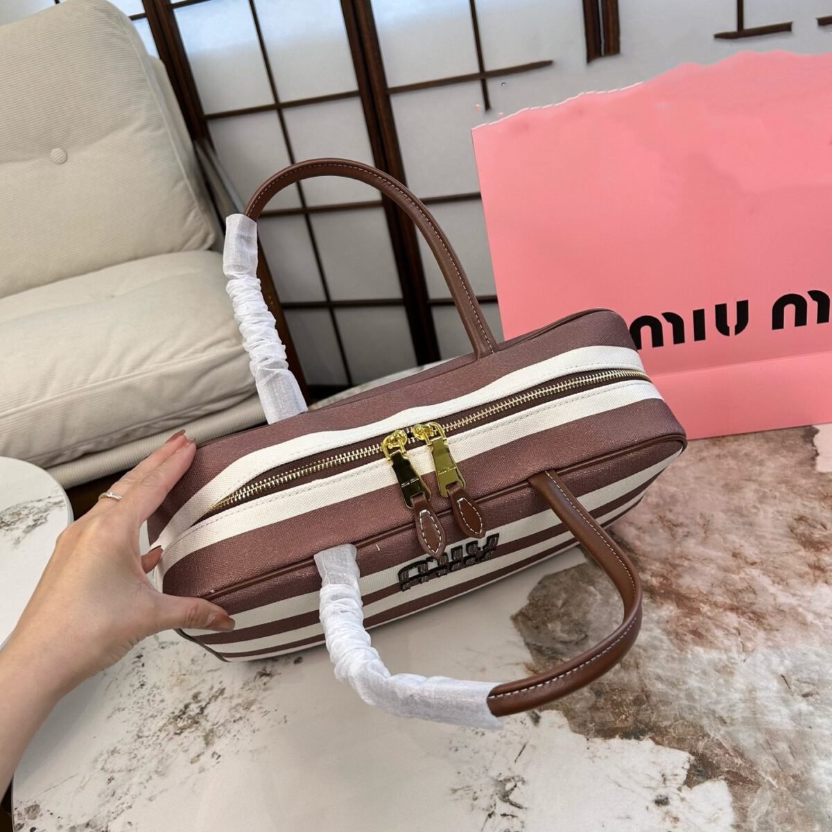 ⁦حقيبة ميوميو القماشية المخططة⁩ - الصورة ⁦5⁩