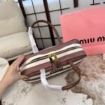 ⁦حقيبة ميوميو القماشية المخططة⁩ - الصورة ⁦5⁩