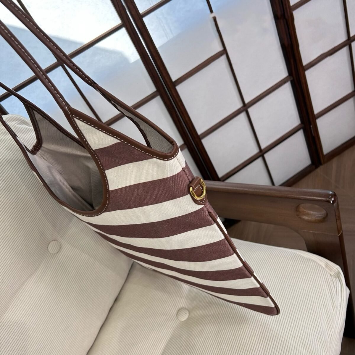 ⁦حقيبة ميو ميو القماشية المخططة⁩ - الصورة ⁦3⁩