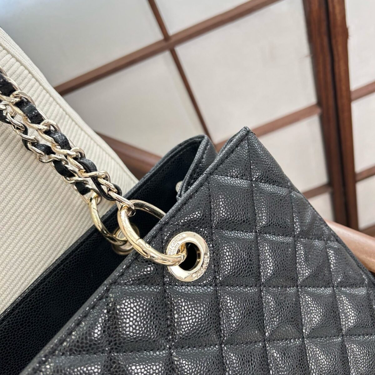 ⁦حقيبة شانيل جي إس تي بسلسلة⁩ - الصورة ⁦8⁩