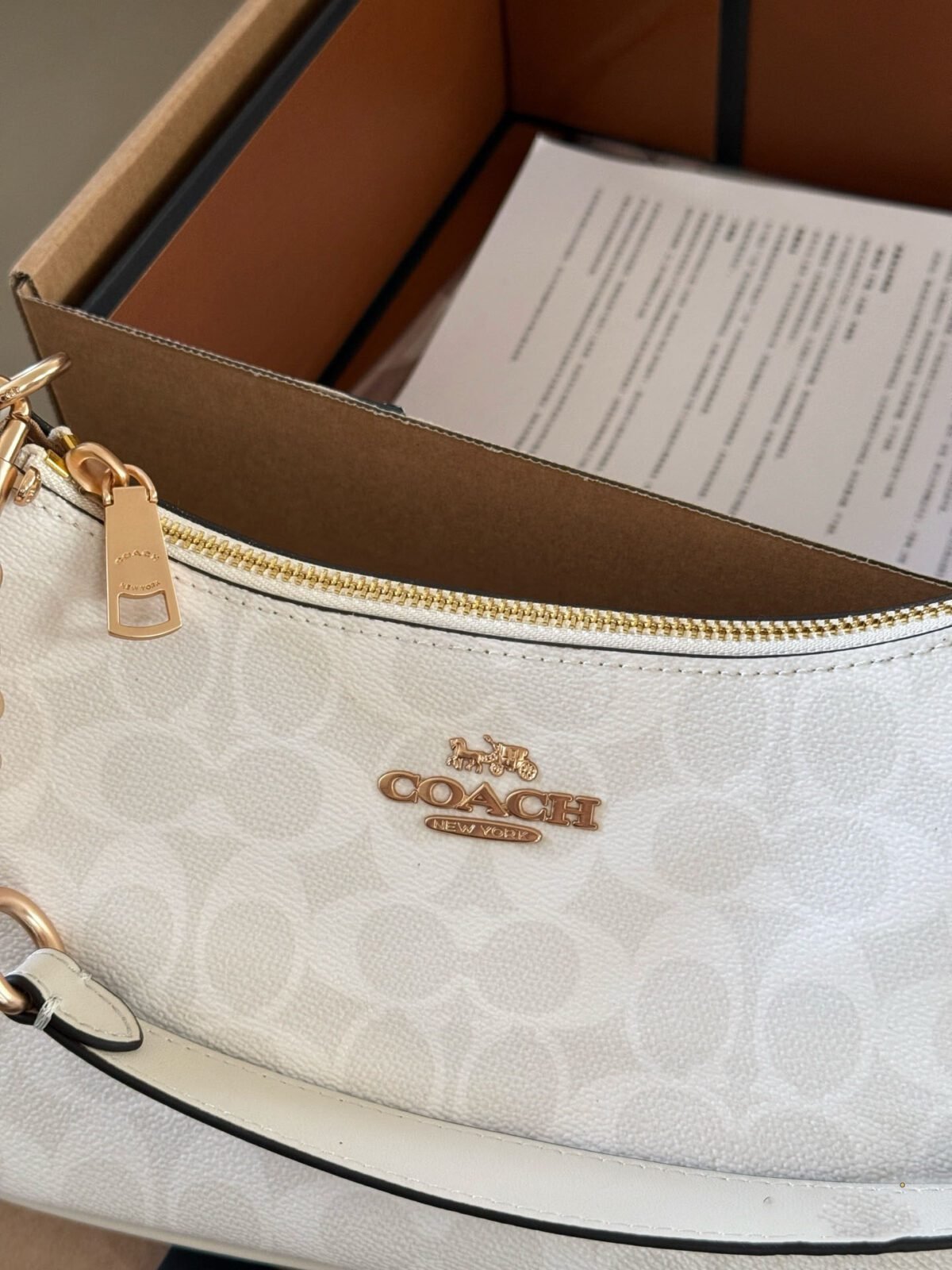 ⁦حقيبة كوتش تيري بتصميم جديد ومتطور⁩ - الصورة ⁦2⁩