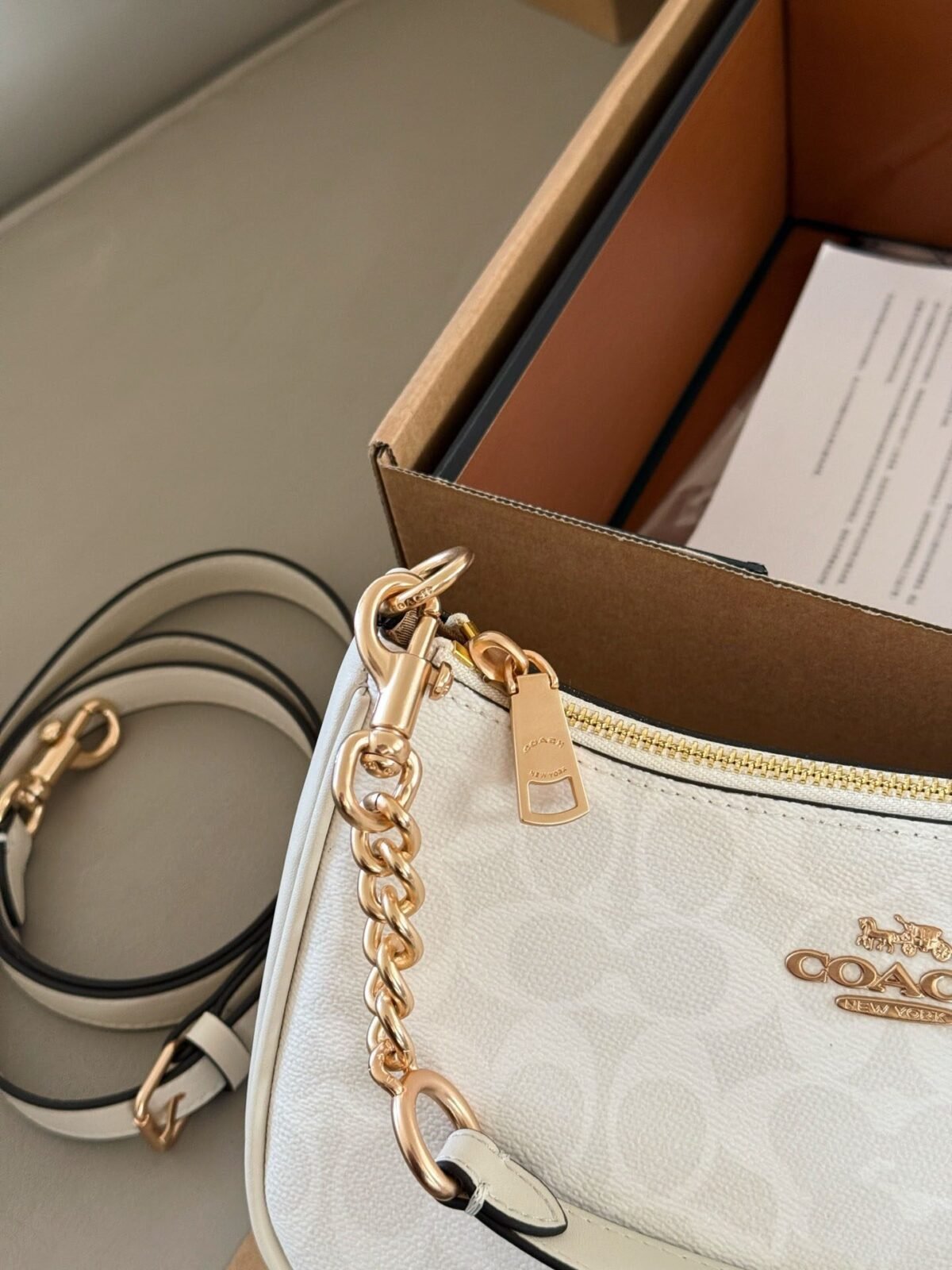 ⁦حقيبة كوتش تيري بتصميم جديد ومتطور⁩ - الصورة ⁦5⁩