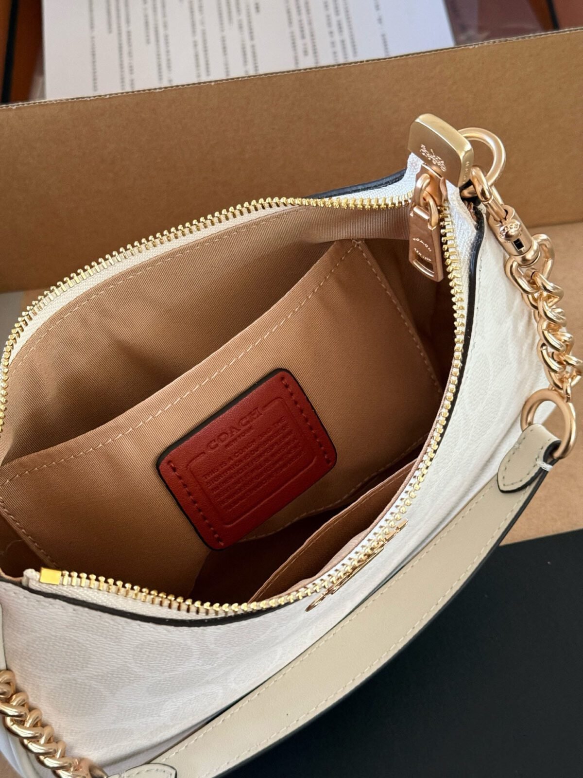 ⁦حقيبة كوتش تيري بتصميم جديد ومتطور⁩ - الصورة ⁦4⁩