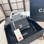 حقيبة شانيل كوكو بمقبض وسلسلة قابلة للطي، ٢٤*١٤ سم.