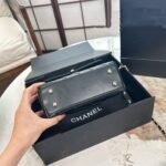 ⁦حقيبة شانيل كوكو بمقبض وسلسلة قابلة للطي، ٢٤*١٤ سم.⁩ - الصورة ⁦7⁩