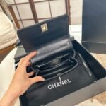 ⁦حقيبة شانيل كوكو بمقبض وسلسلة قابلة للطي، ٢٤*١٤ سم.⁩ - الصورة ⁦6⁩