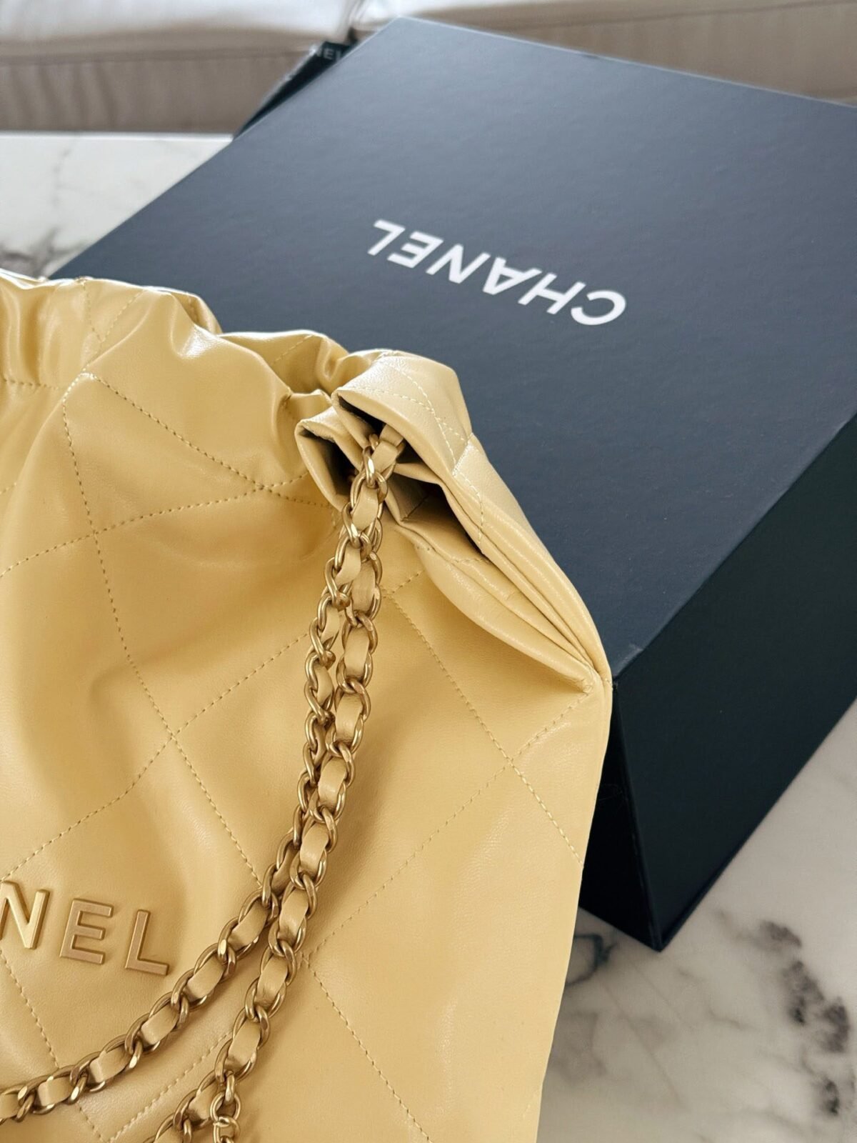 ⁦حقيبة شانيل 22 أكثر روعة⁩ - الصورة ⁦4⁩