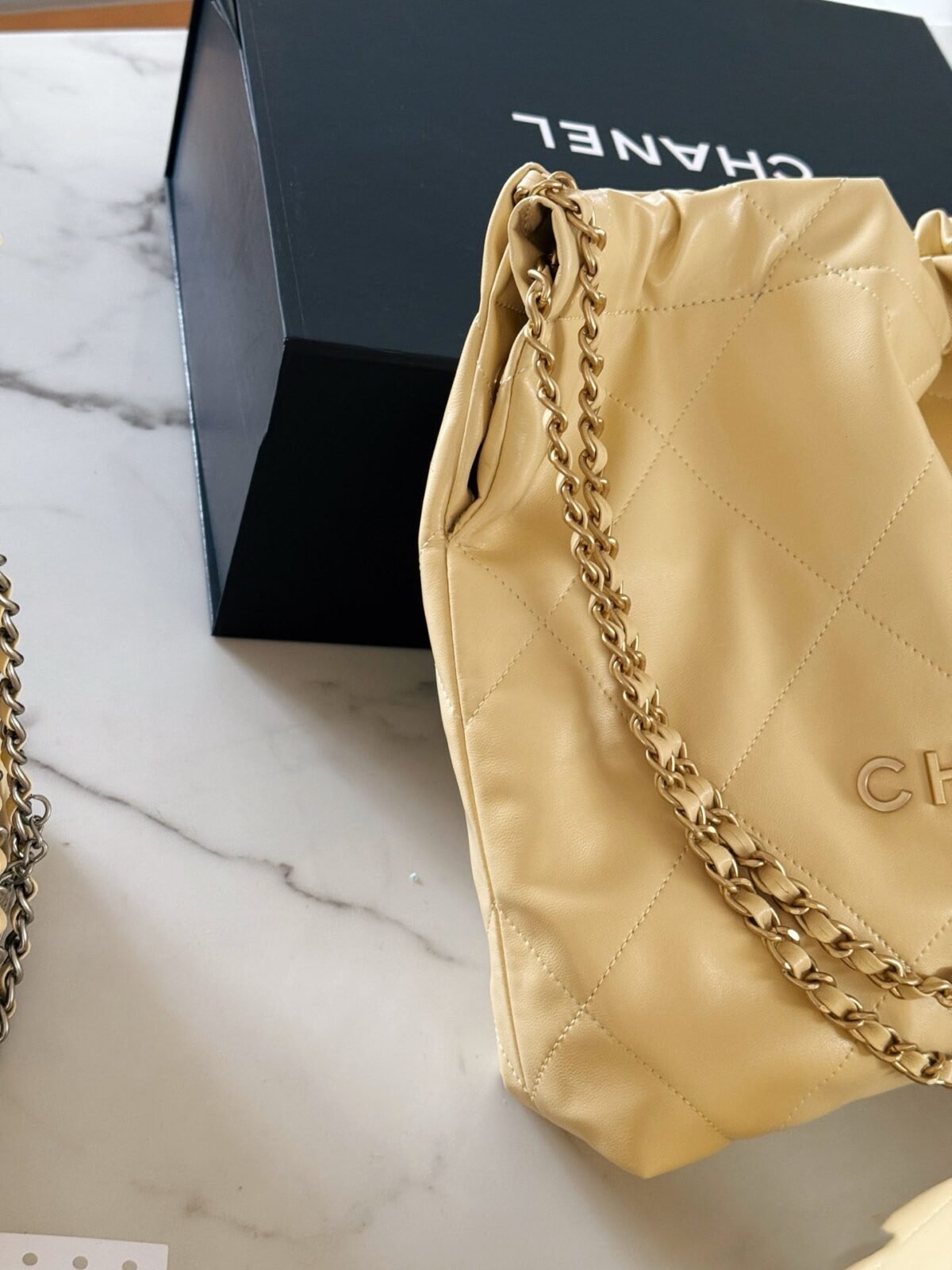 ⁦حقيبة شانيل 22 أكثر روعة⁩ - الصورة ⁦3⁩