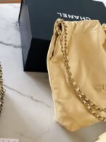 ⁦حقيبة شانيل 22 أكثر روعة⁩ - الصورة ⁦3⁩