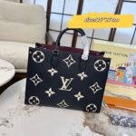 حقيبة LV مطبوعة ومنقوشة