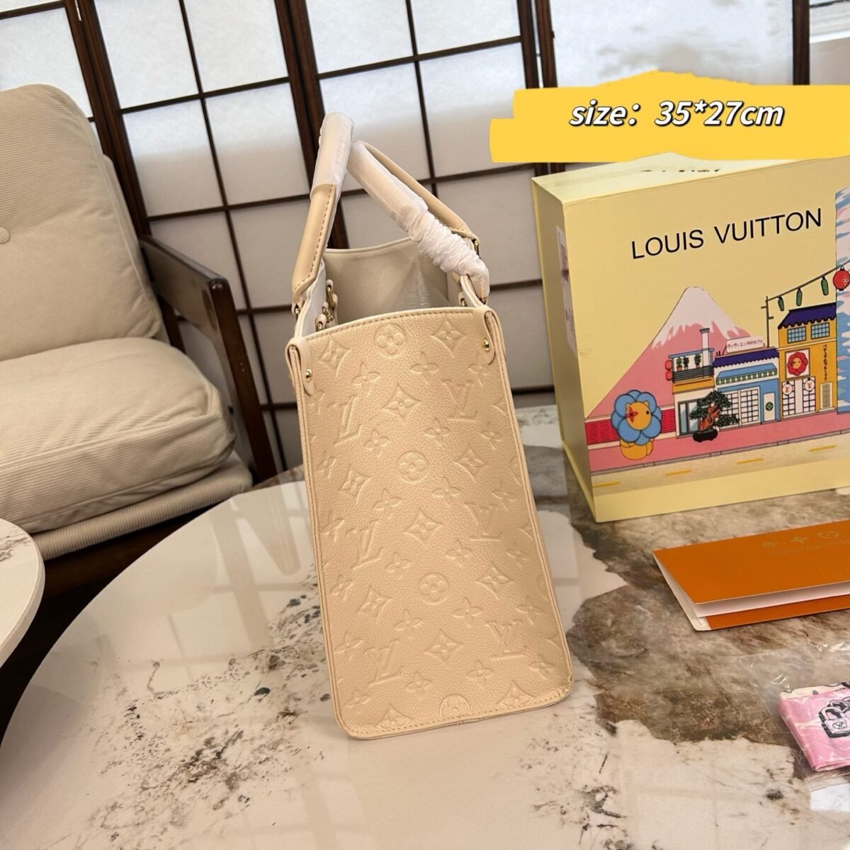 ⁦حقيبة لويس فويتون ٣٥*٢٧ سم⁩ - الصورة ⁦4⁩