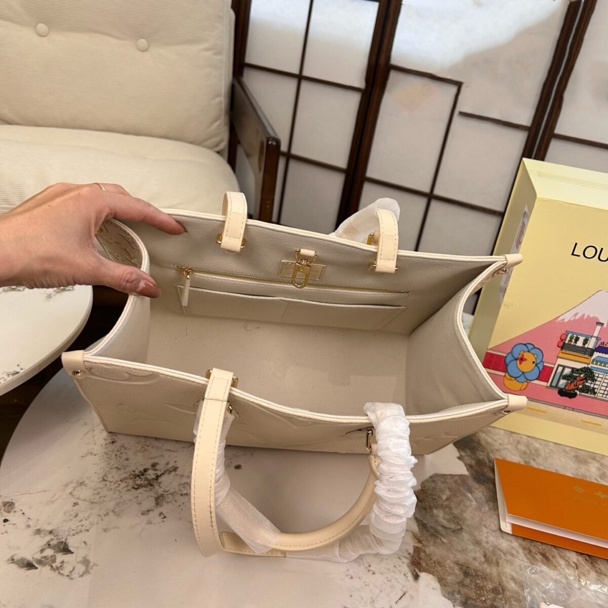 ⁦حقيبة لويس فويتون ٣٥*٢٧ سم⁩ - الصورة ⁦5⁩