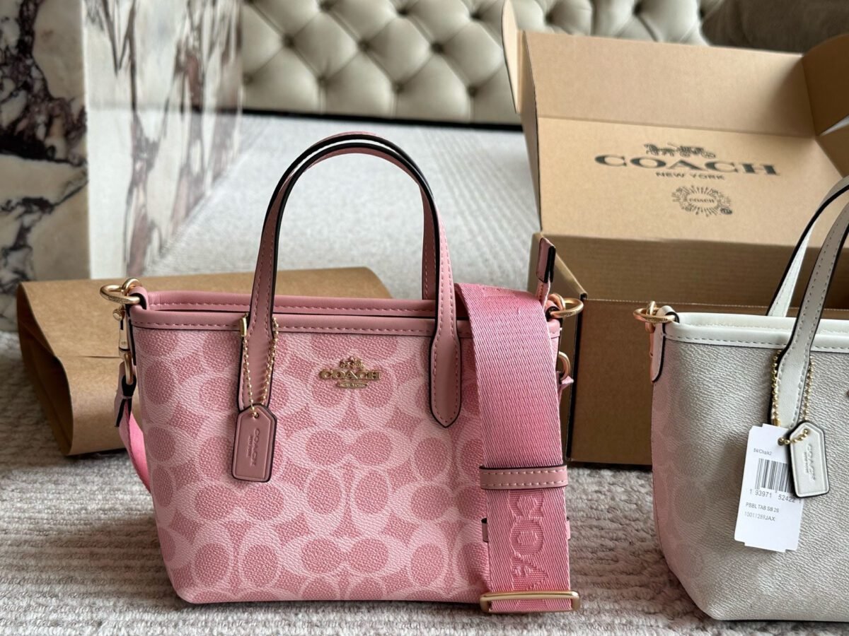 ⁦حقيبة كوتش سيتي الصغيرة⁩ - الصورة ⁦2⁩