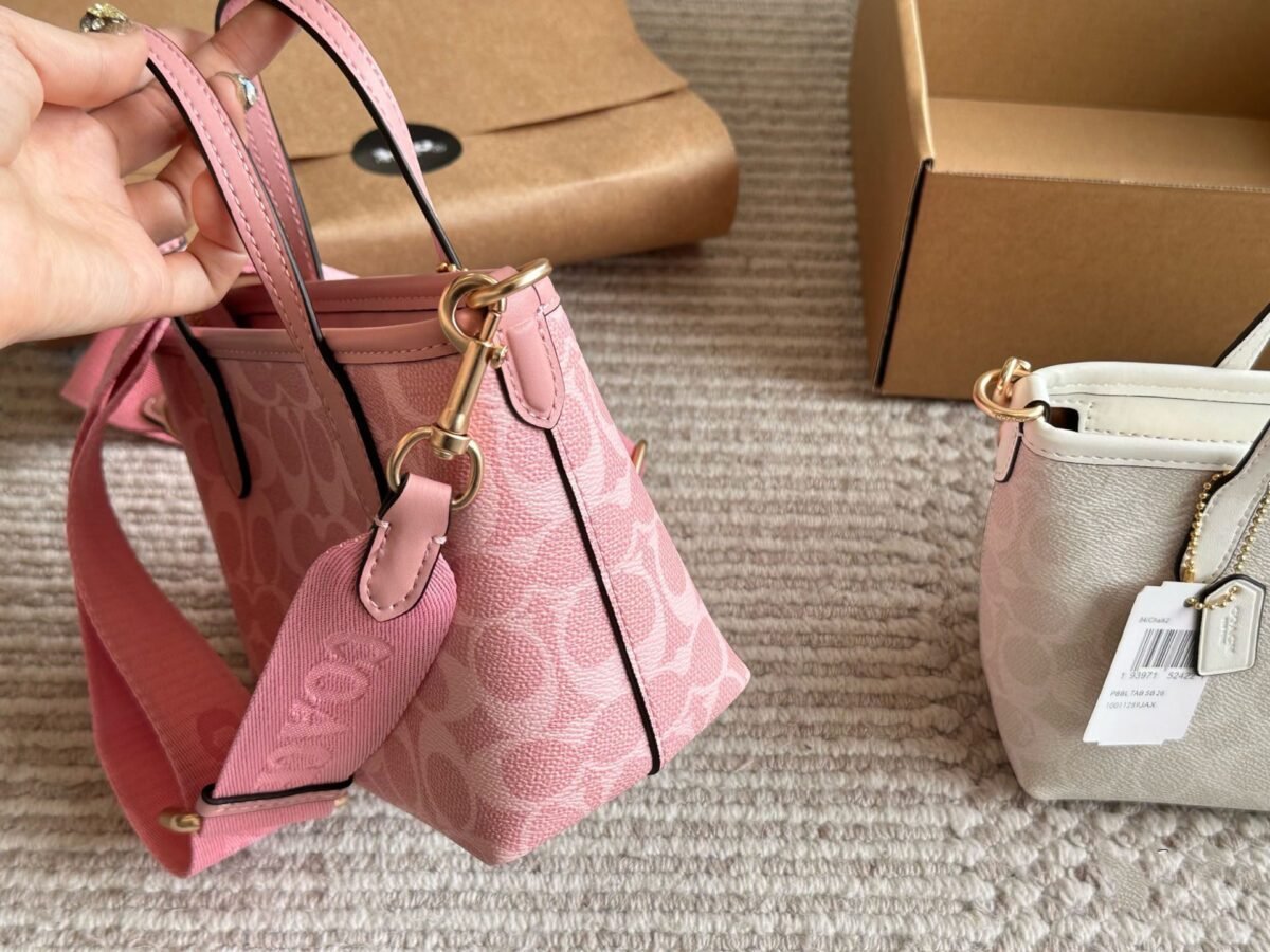 ⁦حقيبة كوتش سيتي الصغيرة⁩ - الصورة ⁦5⁩