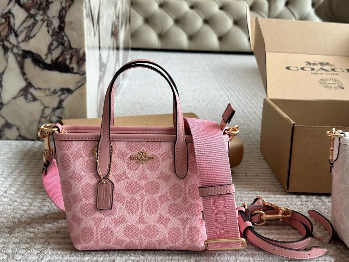 ⁦حقيبة كوتش سيتي الصغيرة⁩ - الصورة ⁦9⁩