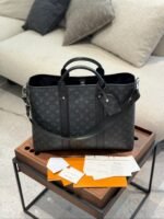 حقيبة عمل رجالية من لويس فيتون (LV)