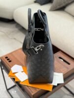 ⁦حقيبة عمل رجالية من لويس فيتون (LV)⁩ - الصورة ⁦3⁩