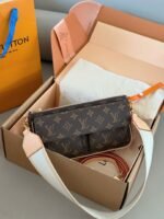 ⁦حقيبة لويس فيتون الجديدة المونوغرامية باللون الجملي⁩ - الصورة ⁦2⁩