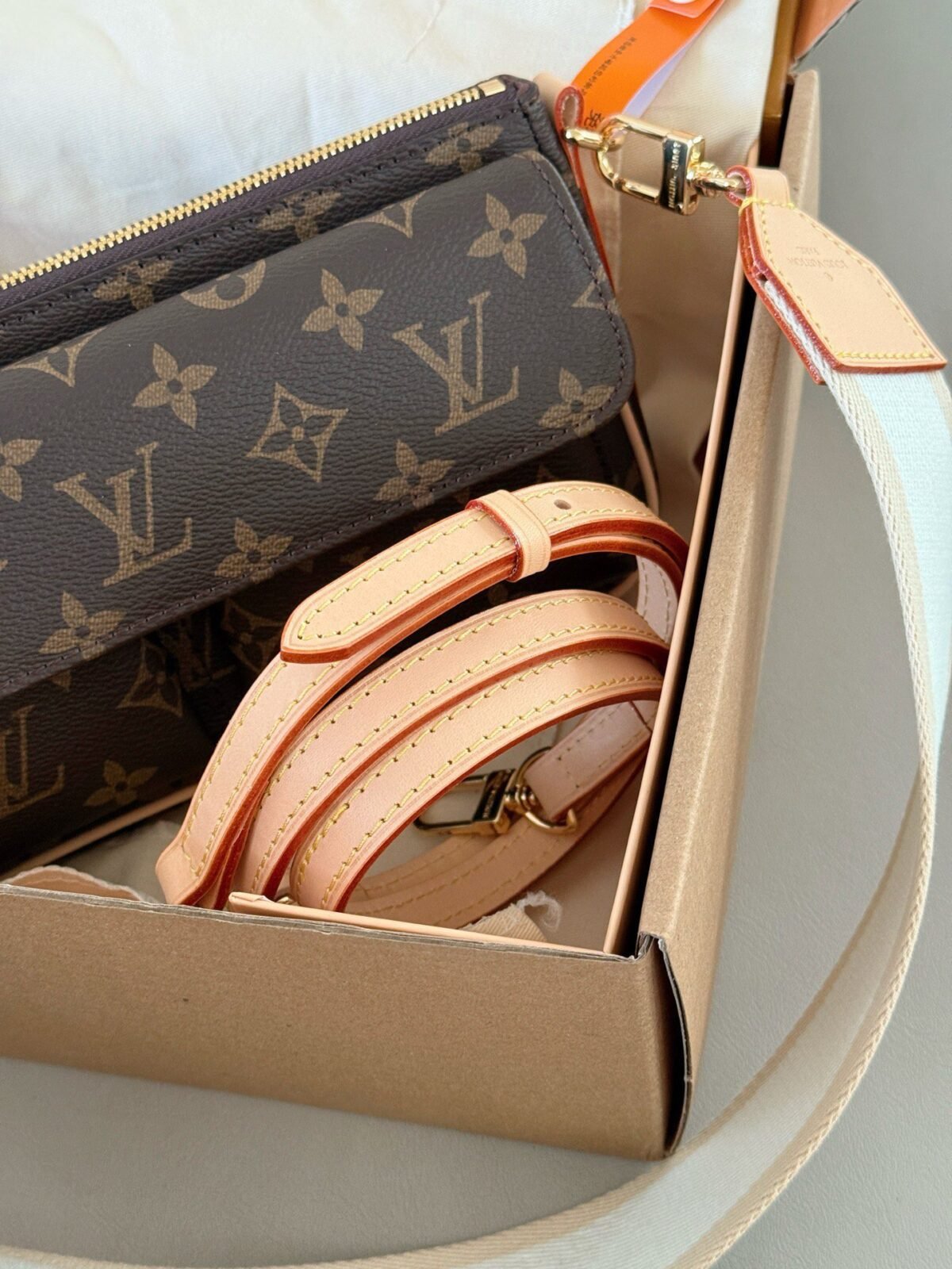 ⁦حقيبة لويس فيتون الجديدة المونوغرامية باللون الجملي⁩ - الصورة ⁦9⁩