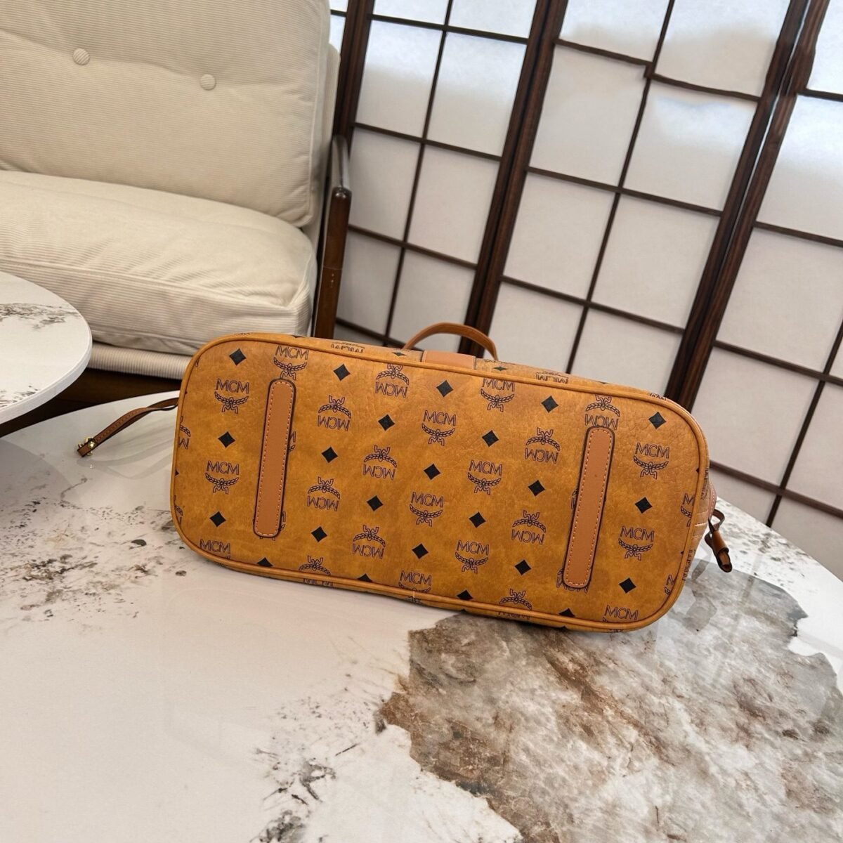 ⁦حقيبة تسوق للأمهات من MCM⁩ - الصورة ⁦3⁩