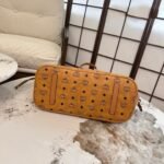 ⁦حقيبة تسوق للأمهات من MCM⁩ - الصورة ⁦3⁩