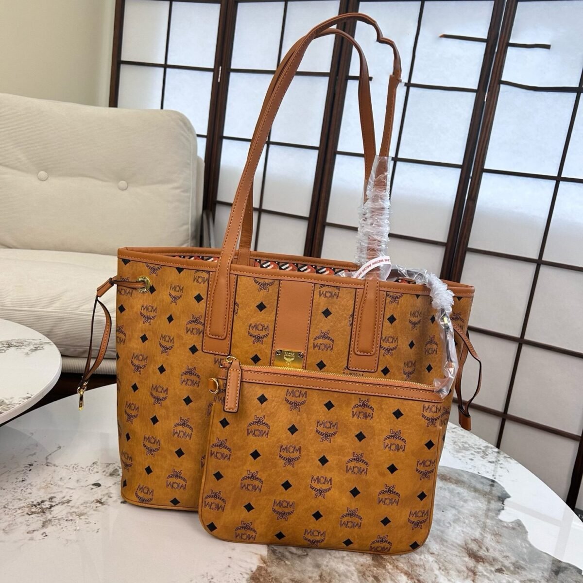 ⁦حقيبة تسوق للأمهات من MCM⁩ - الصورة ⁦1⁩