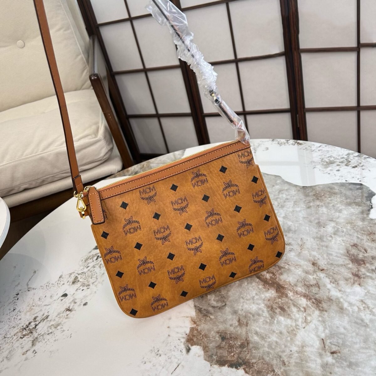 ⁦حقيبة تسوق للأمهات من MCM⁩ - الصورة ⁦6⁩