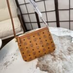 ⁦حقيبة تسوق للأمهات من MCM⁩ - الصورة ⁦6⁩