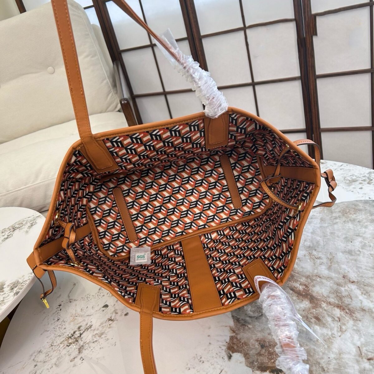 ⁦حقيبة تسوق للأمهات من MCM⁩ - الصورة ⁦5⁩