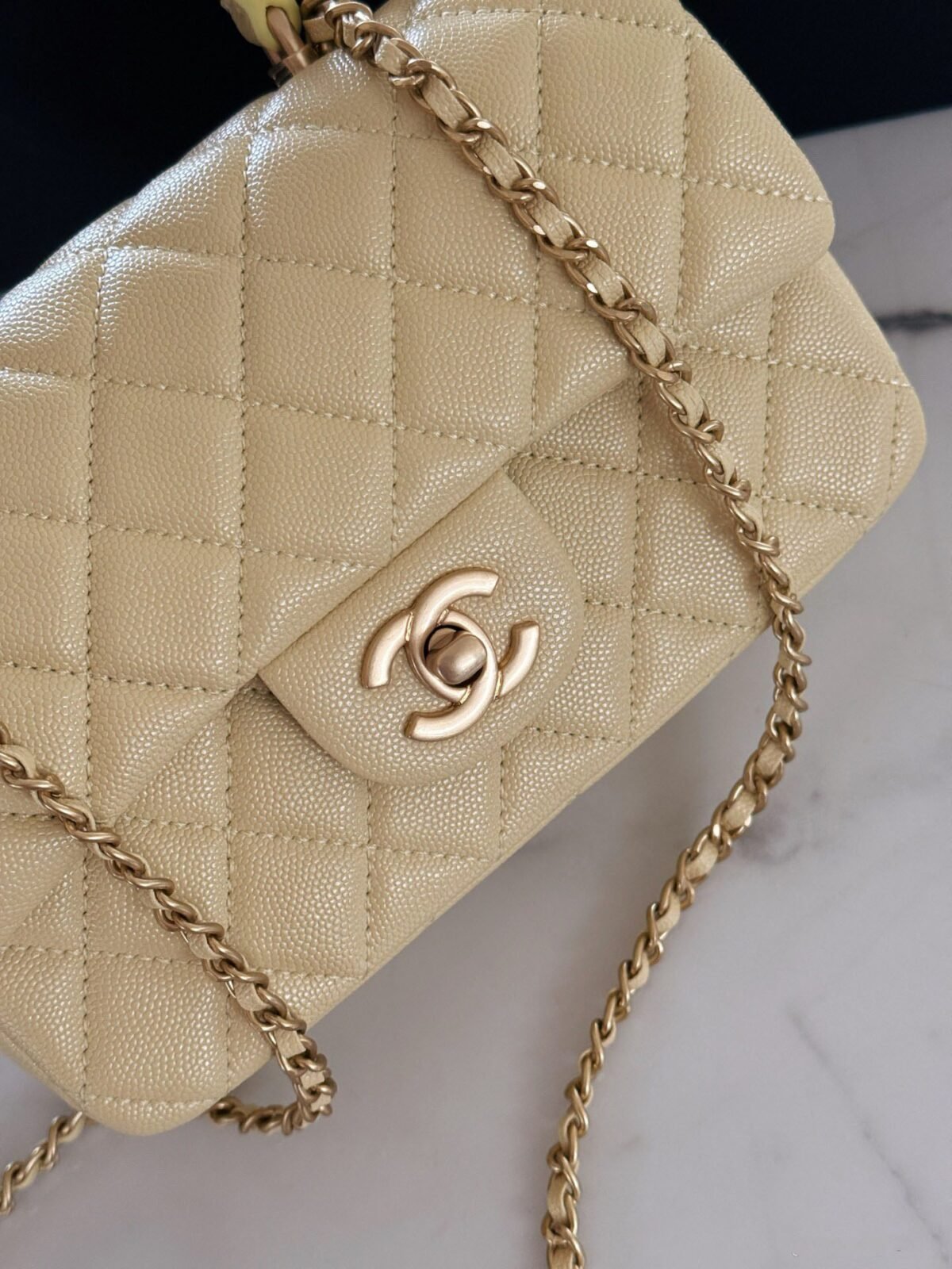 ⁦حقيبة شانيل جولد بول CF⁩ - الصورة ⁦4⁩