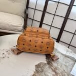 ⁦حقيبة ظهر MCM ذات المسامير الجانبية⁩ - الصورة ⁦6⁩